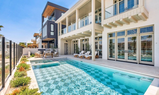 St. George House | Rosemary: Private Pool, Lagoon + Beaches + Fall Break Availability!