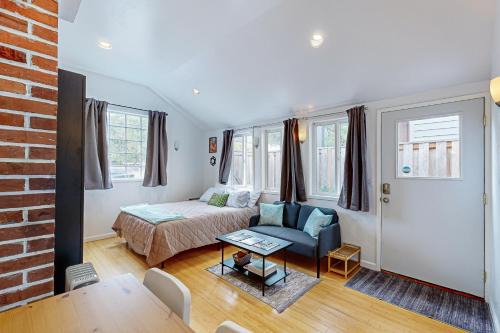 Johns Landing Hotel | Rosie’s Retro River Flat