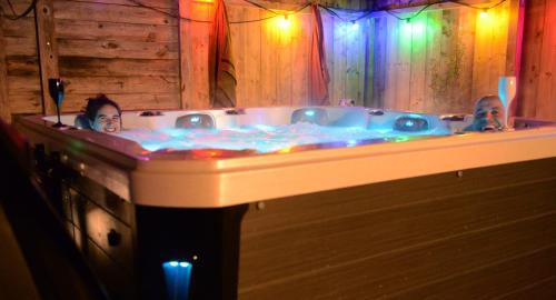 Porspoder House | Roulotte Gîtes O bien-être massage Spa Séjour bien-être en hébergement insolite roulotte Karantez ou en gîtes Melon ou Yock à 800 m des plages