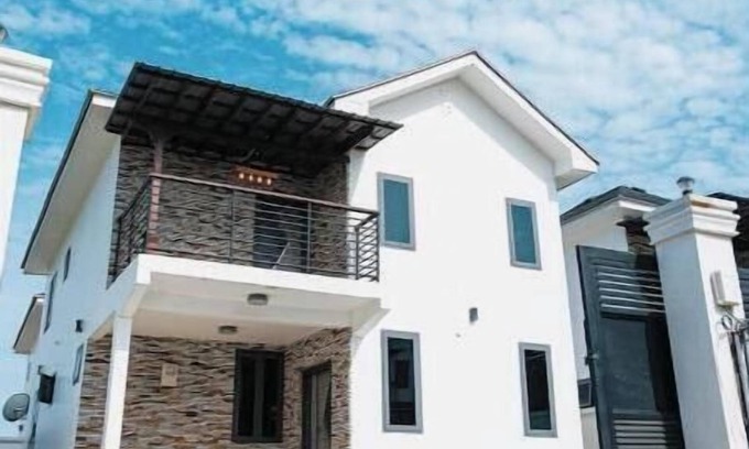 Tema House | Royal Crest