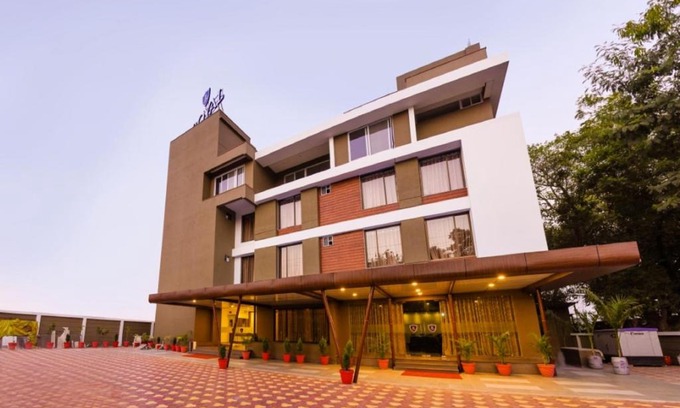 Khandwa Hotel | Royal Inn
