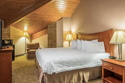 Huntington Hotel | Royal Inn Suites