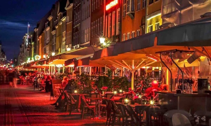 Indre By Apartment | Royal Residence – 2BR by Amalienborg