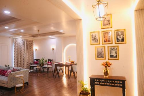 C-Scheme Bed & Breakfast | Royal Saket