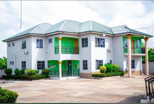 Agona Swedru Hotel | Royal Solwezi Lodge