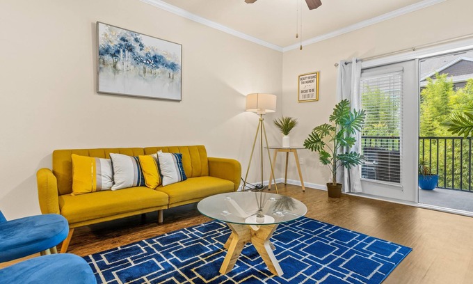 Deerwood Apartment | Royalty Resort Style With Free Wine