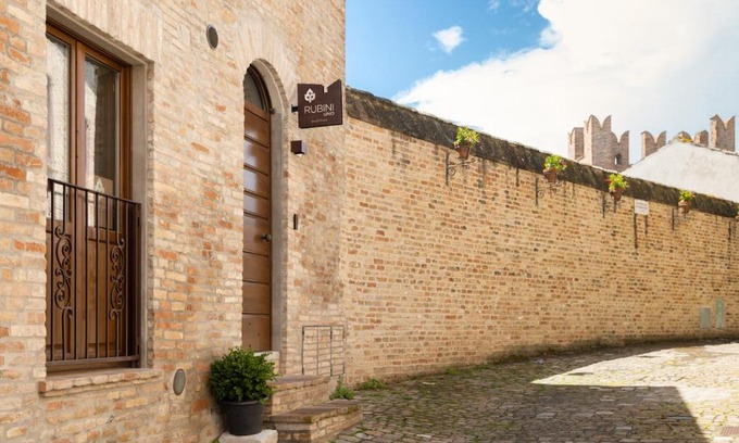 Gradara Bed & Breakfast | Rubini Uno Guest House
