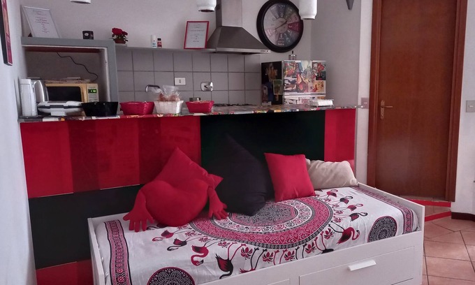 Ostiense House | RUBY RED