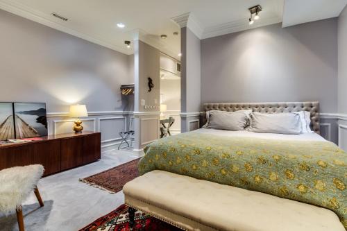 East Village Hotel | Ruby Room