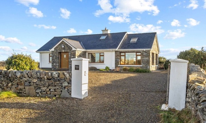Ballyconneely House | Rugosa - A bright, spacious and relaxing stay