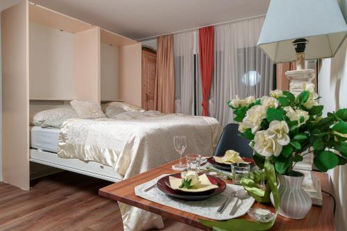 Lenzburg Apartment | Ruhiges Studio in der Villa Musica mit privatem Sitzplatz & Gemeinschaftspool
