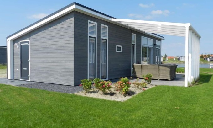 Wemeldinge House | Ruisweg 18A by Interhome