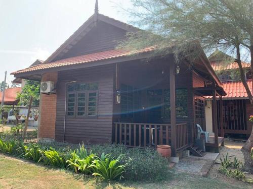 Kampung Ru Muda Ski Chalet | Rumah Seraya@Zaki’s Residence, Marang, Terengganu
