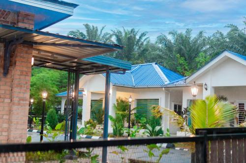 Kampung Lombong Jerneh House | Rumahkita Beranang TJS Holiday Homes