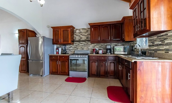 Runaway Bay Apartment | Runaway Bay Gem! Summ