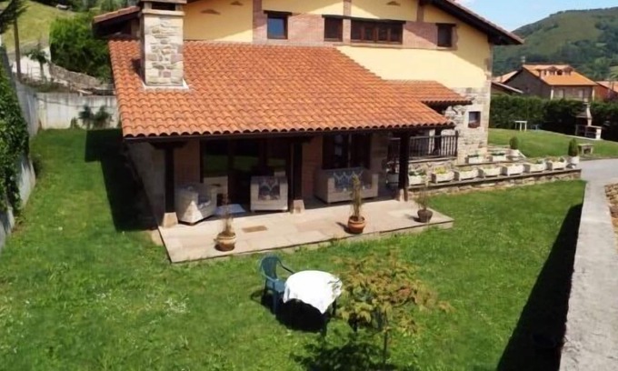 Barrio de Arriba Cottage | Rural apartment La Riguera de Ginio for 2 people with whirlpool