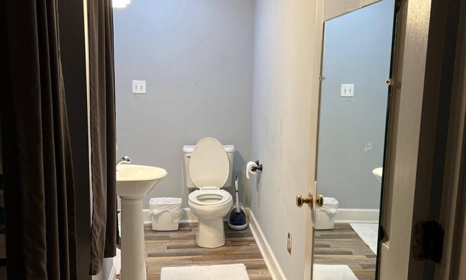 Sunset Road Apartment | Rural fun close to everything in Charlotte