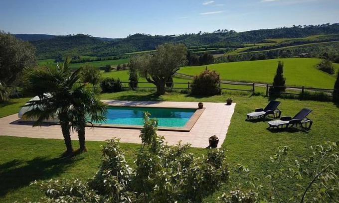 Aguilar de Segarra Cottage | Rural house rehabilitated with charm in a quiet area of forests and fields!