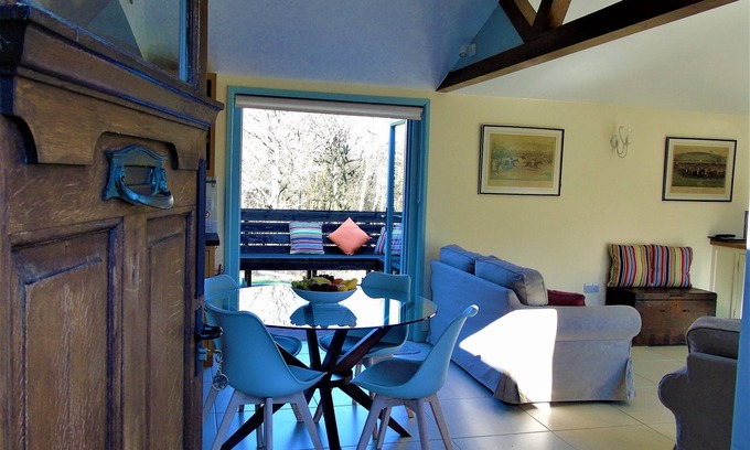 Langton Green Cottage | Rural Retreat with glorious views, I hour from London. 4* Gold Visit England