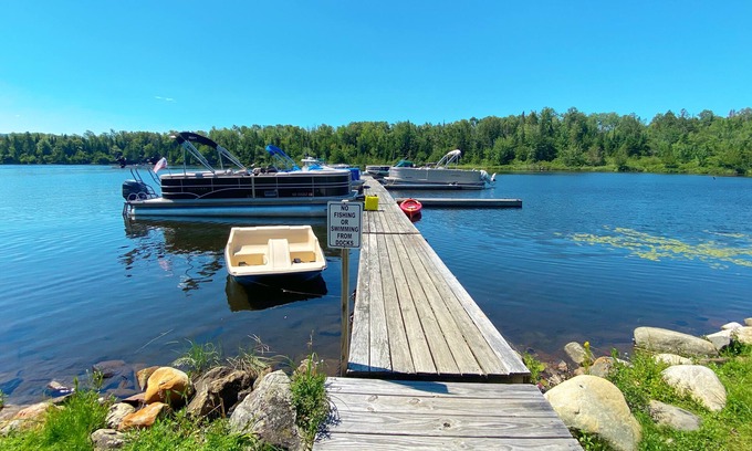 Rangeley Cottage | Russell Cove 3 - This cute cottage sits right on the water