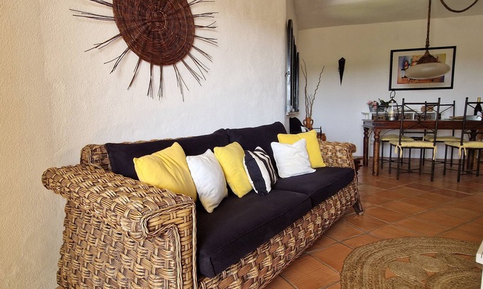Vale de Covo Apartment | Rustic apartment in Praia de Carvoeiro, Algarve
