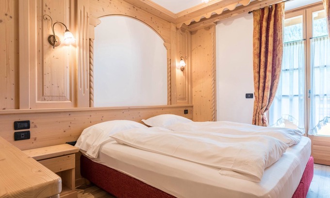 Almazzago Apartment | Rustic Apartment "Maso Margherita - Stua" with Balcony, Garden & Wi-Fi