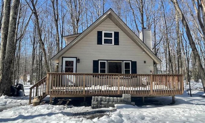 Pocono Lake House | Rustic Arrowhead Lodge
