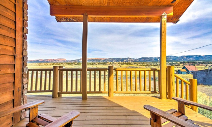 Hatch Cottage | Rustic Bryce Canyon Home w/Deck on Sevier River!