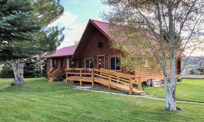 Lyman House | Rustic Cabin 20 Mins to Capitol Reef Natl Park!