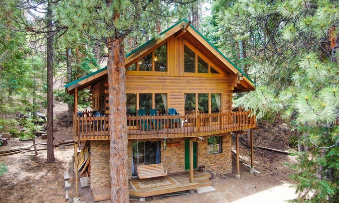 Beaver Cabin | Rustic Cabin 5 min from Lakes. Sleeps 12. Snowmobilers Dream
