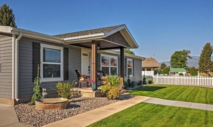 Kingston House | Rustic Chic Home 10 Mi to Otter Creek State Park!