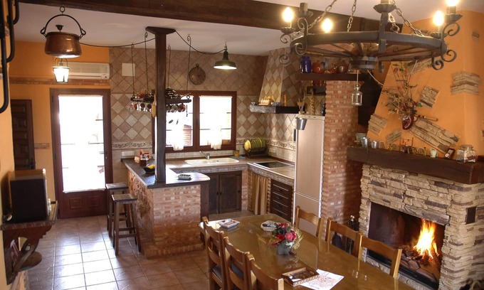 Almagro Cottage | Rustic country house with SPA