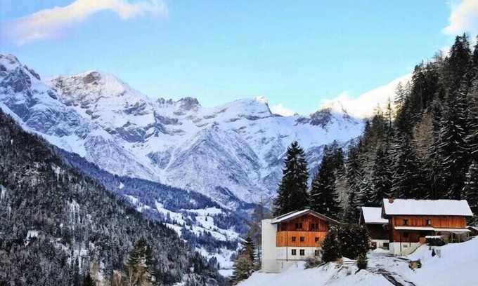Tobadill Apartment | Rustic Farm in Tyrol with Mountain Views