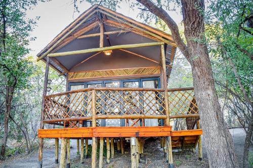 Maun Hotel | Rustic Gate Lodge and Campsite