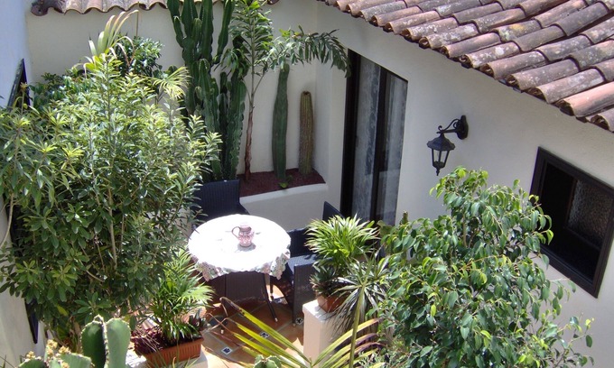 El Guincho Apartment | Rustic holiday home with small patio-terrace