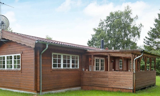 Farvang House | Rustic Holiday Home in Farvang with Terrace