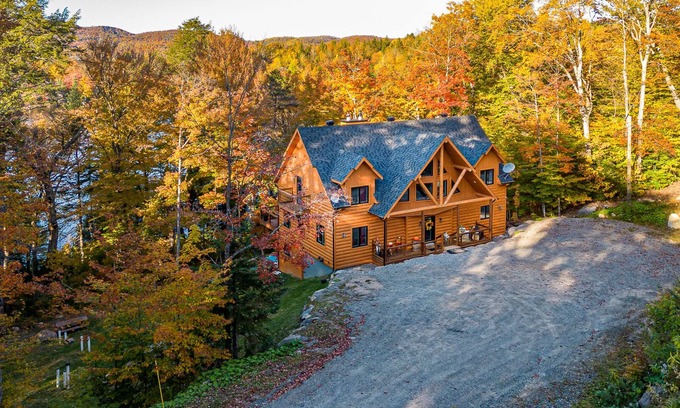 St-Adolphe-d'Howard Cabin | Rustic, luxurious lakeside chalet