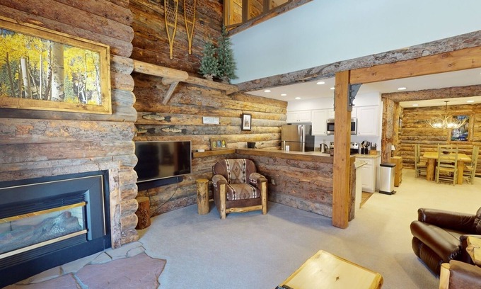 Crested Mountain Village Apartment | Rustic Retreat - Mt Crested Butte
