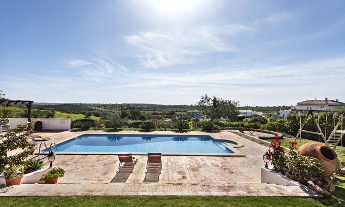 Pedra Arrancada Cottage | Rustic Retreat with Pool and Stunning Views