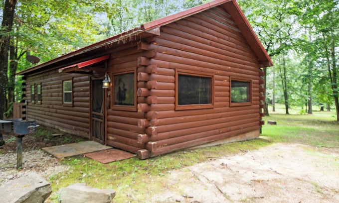 Bismarck Cabin | Rustic Romance Cabin with Hot Tub