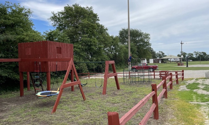 Moscow Cabin | Rustic Sleeping Cabin #13, sleeps up to 12 guests No Water in Cabin