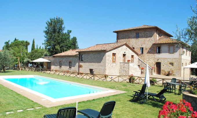 Castelnuovo Berardenga Apartment | Rustic style flat with swimming pool