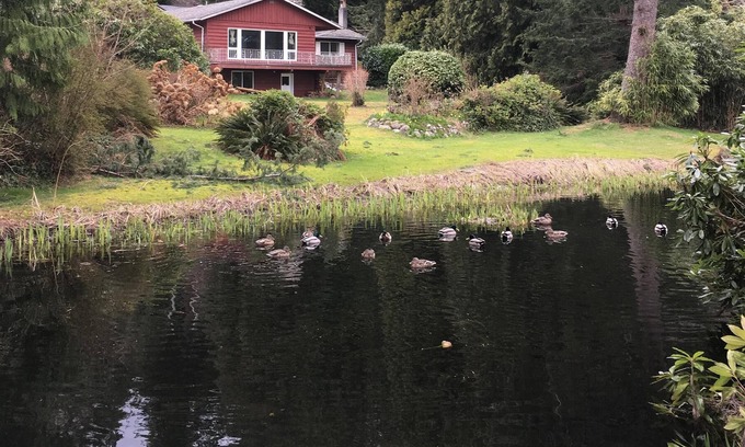 Langdale House | Rustic Waterfront Home on 1.2 Acres