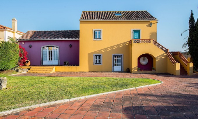 Lourinha Villa | Rustic with a Fantastic pool and garden; 5km from Beach