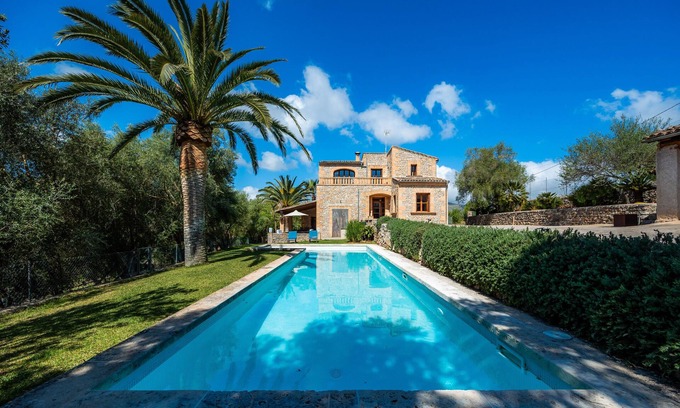 Arta Villa | Rustikale Finca mit Pool, Garten, WLAN, Klimaanlage und Balkon; Parkplätze vorhanden