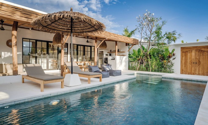 Beraban Villa | Ruta 1 Luxueuse 2CH à 350m de Nyanyi Plage & Proche du Luna Beach Club