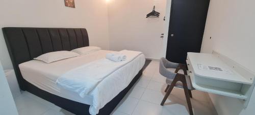 Kota Tinggi House | RuzZana Signature Stay Semi-D Corner Lot-BBQ,Wifi,6-8pack