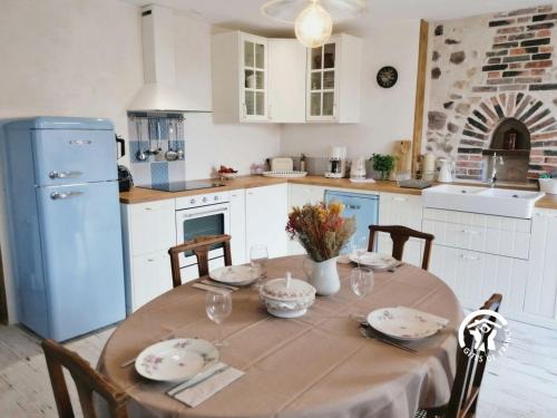 Sainte-Suzanne-and-Chammes House | Séjour féerique dans un gîte champêtre avec jardin, poêle à bois et terrasse à Sainte-Suzanne - FR-1-600-192