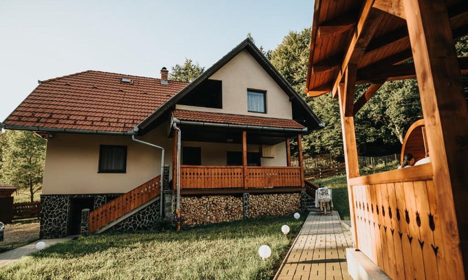Izvoare House | Súgópatak Kulcsosház