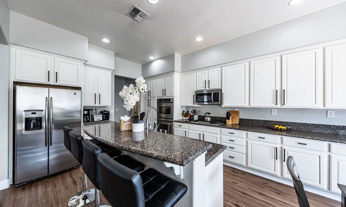 Reno House | S. Reno FamilyFriendly Large Home. Close to many ski resorts including Mt. Rose